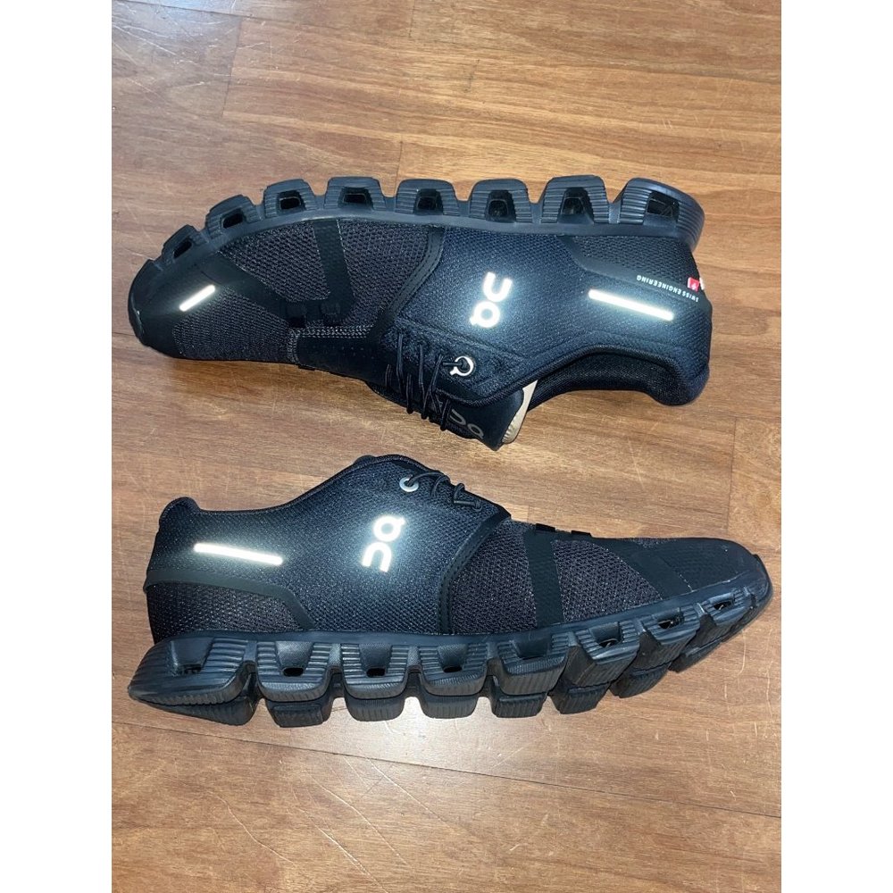 On Cloud 5 in Sneakers in All Black 9.5 New wth Box Mens Athletic Shoes - Picture 8 of 15